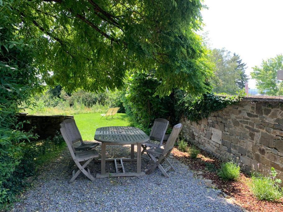 A L'Entree Du Verger - Charmante Maison En Pierres Dinant Luaran gambar