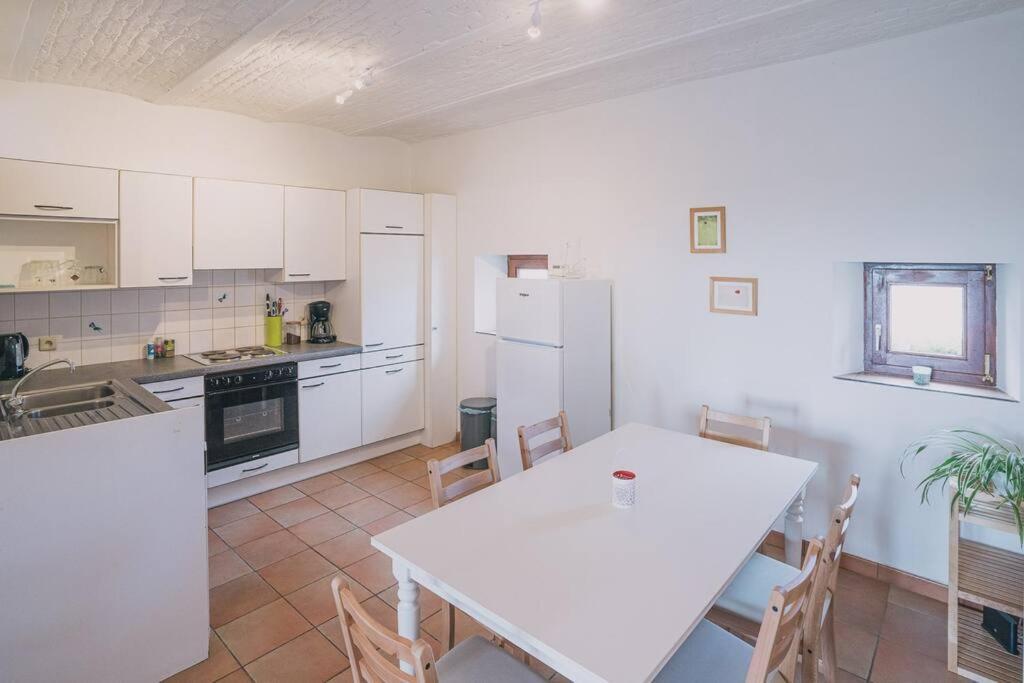 A L'Entree Du Verger - Charmante Maison En Pierres Dinant Luaran gambar